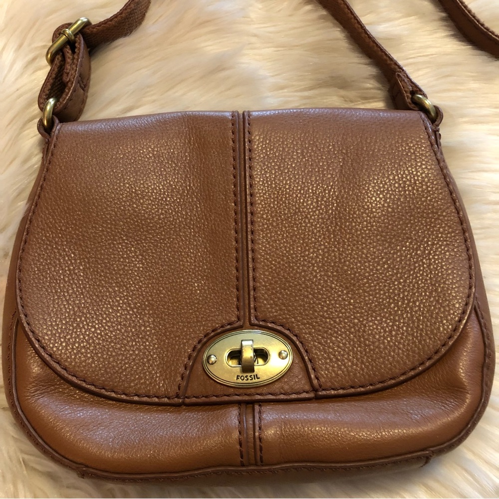Fossil brown leather saddle flap crossbody purse - Picture 2 of 12